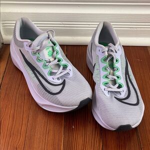 Nike White and Black Sneakers with Green Accents